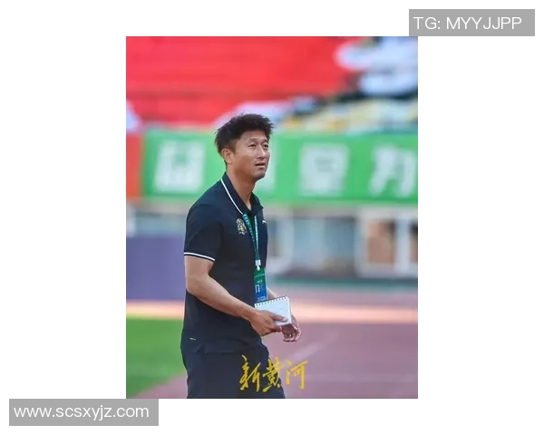山东足球队新任教练上任引发球迷热议期待新赛季表现